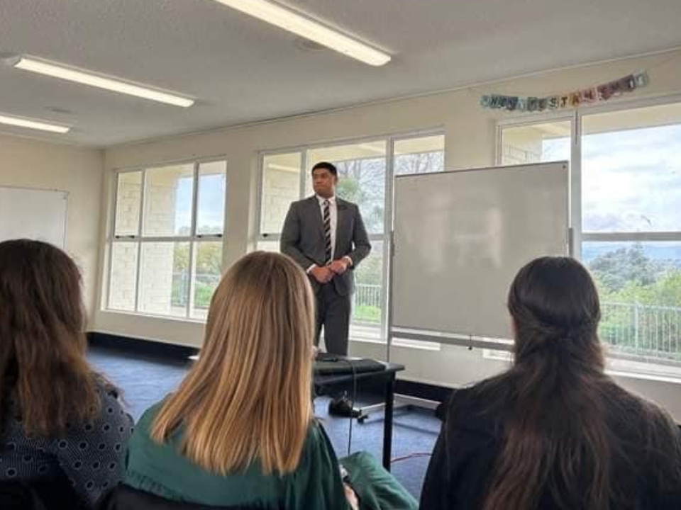 Laekin Vakalahi teaching in zone conference